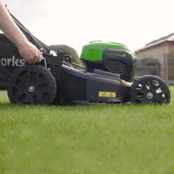 Greenworks Akku-Rasenmäher GD40LM46SP 40 V Solo 13 Greenworks Akku-Rasenmäher GD40LM46SP 40 V Solo -Einhell Garten Geschaft 6952909031385 2508 A 05